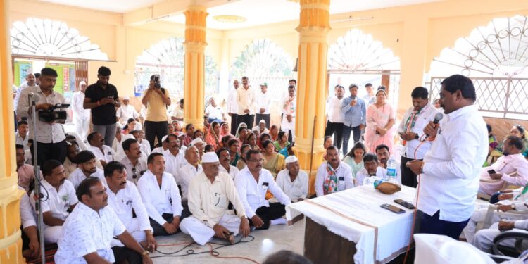 पुनर्वसनामध्ये गेलेल्या जमिनी परत शेतकऱ्यांना मिळण्यासाठी प्रयत्न करणारः संग्राम थोपटे; पानशेत धरण पट्ट्यातील गावांना दिली भेट