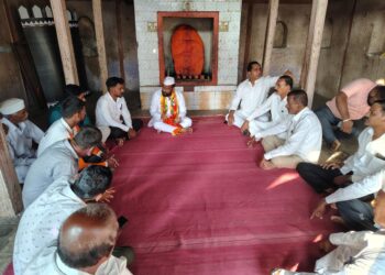 हरिश्चंद्रीच्या गावकऱ्यांचा महायुतीचे उमेदवार शंकर मांडेकर यांना जाहीर पाठिंबा; मांडेकर यांनी चावडीवर येत गावकऱ्यांशी साधला संवाद