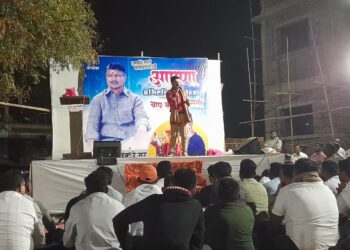 अभिष्टचिंतनाला प्रबोधनः जोपर्यंत आई बापाचा श्वास सुरू आहे, तोपर्यंत आई बापाच्या प्रत्येक श्वासावर प्रेम कराः समाजप्रबोधनकार वसंत हंकारे यांचे व्याख्यान