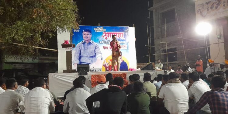 अभिष्टचिंतनाला प्रबोधनः जोपर्यंत आई बापाचा श्वास सुरू आहे, तोपर्यंत आई बापाच्या प्रत्येक श्वासावर प्रेम कराः समाजप्रबोधनकार वसंत हंकारे यांचे व्याख्यान