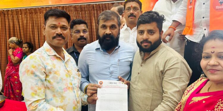 मागणीचे पत्रः पक्ष संघटना वाढविण्यासाठी शिवसैनिकांना सन्मानाची वागणूक मिळावीः शिवसेना उबाठा गटाकडून संपर्क प्रमुख सचिन अहिर यांच्याकडे मागणी