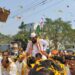 विद्यमान आमदारांनी स्वःताच्या घराच्यांनाच मोठं केलंः मांडेकरांचा हल्लाबोल; मुळशी तालुक्यातील गावांत जेसीबीवरून पृष्पवृष्टी अन् बैलगाडीतून मिरवणूक