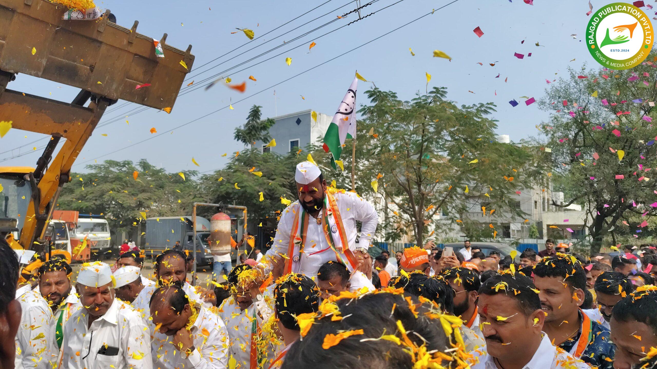 विद्यमान आमदारांनी स्वःताच्या घराच्यांनाच मोठं केलंः मांडेकरांचा हल्लाबोल; मुळशी तालुक्यातील गावांत जेसीबीवरून पृष्पवृष्टी अन् बैलगाडीतून मिरवणूक
