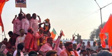 पुरंदरः सासवडमध्ये विजय शिवतारे यांची ‘विजयीरॅली’; मोठ्या संख्येने कार्यकर्त्यांचा सहभाग