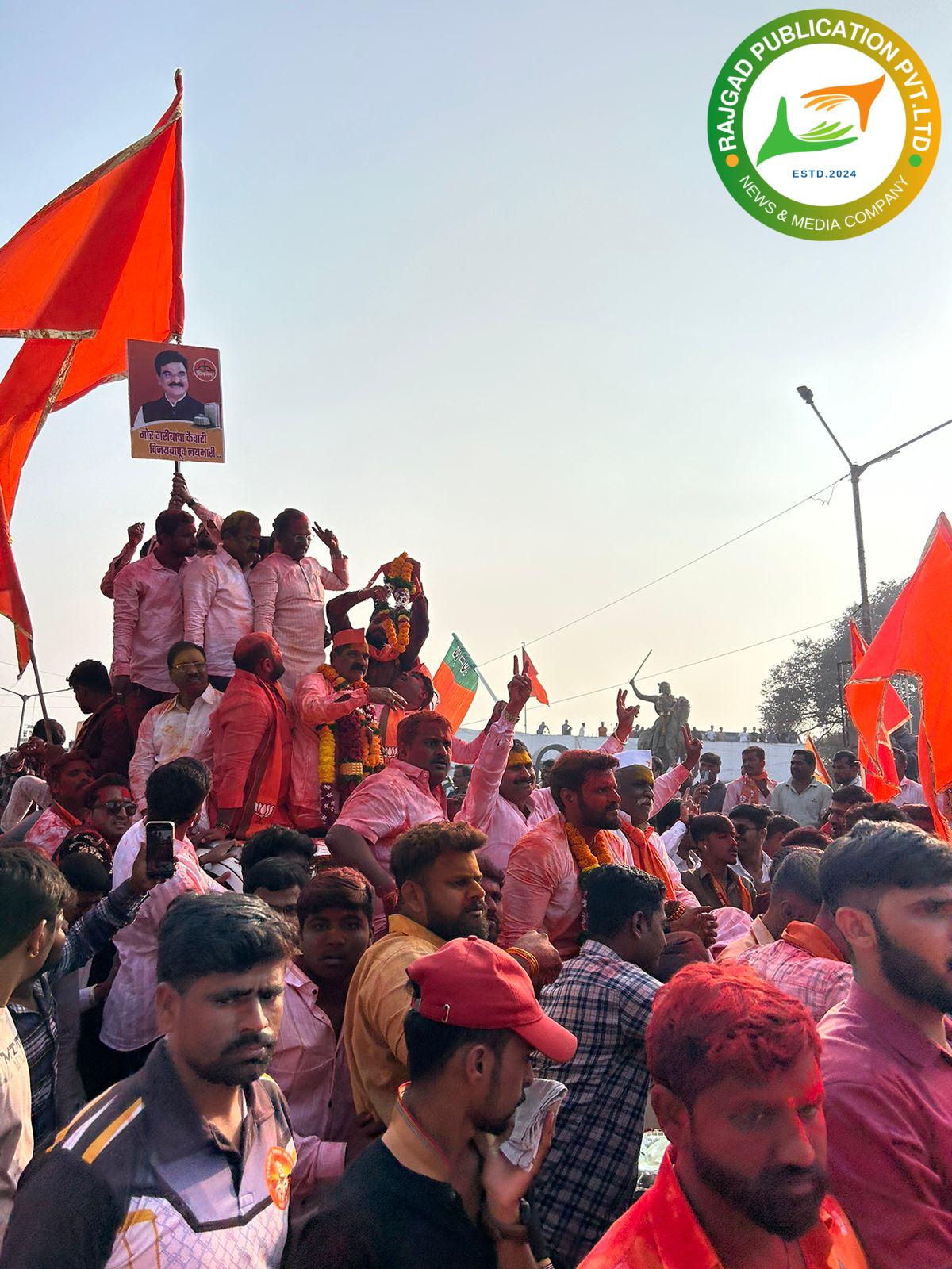 पुरंदरः सासवडमध्ये विजय शिवतारे यांची ‘विजयीरॅली’; मोठ्या संख्येने कार्यकर्त्यांचा सहभाग