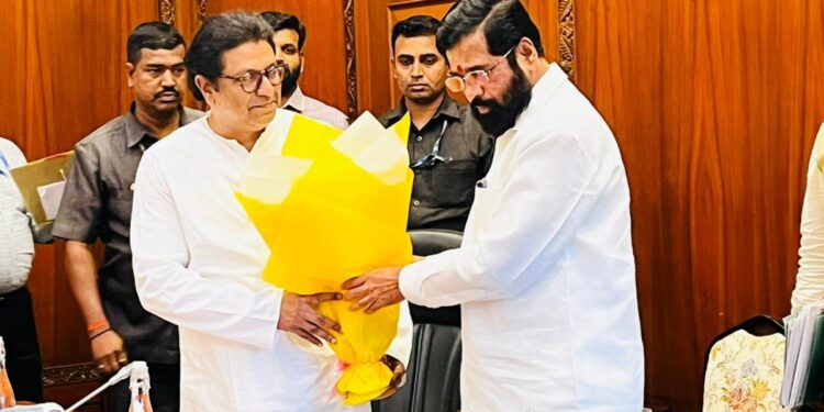 मनसेच्या इंजिनाची धावायला सुरूवातः राज ठाकरे यांच्या सभेत, ”साहेब तुम्ही मुख्यमंत्री व्हा..!” चा बोर्ड झळकताच, राज ठाकरे यांनी दिलं ‘हे’ उत्तर