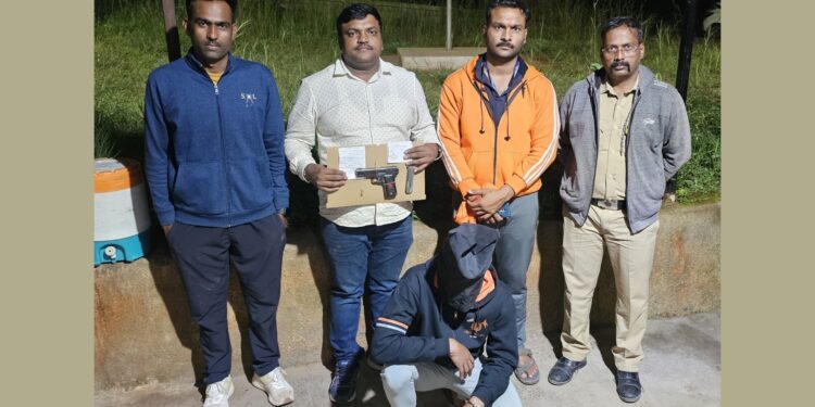 धडक कारवाईः गावठी पिस्टल बाळगणाऱ्यास अटक, आरोपीस कुरंगवडी फाटा येथून घेतले ताब्यात; स्थानिक गुन्हे शाखेची कारवाई