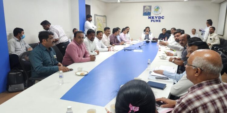 पुरंदर उपसा सिंचन योजनेबाबत आमदार विजय शिवतारे यांनी घेतली सिंचन अधिकाऱ्यांसमवेत बैठक