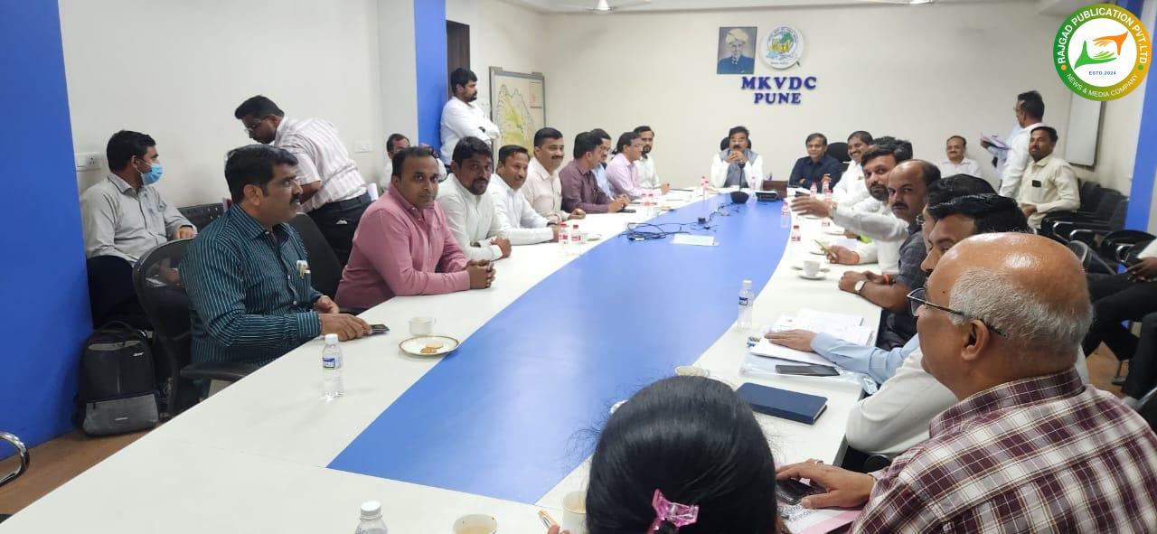 पुरंदर उपसा सिंचन योजनेबाबत आमदार विजय शिवतारे यांनी घेतली सिंचन अधिकाऱ्यांसमवेत बैठक