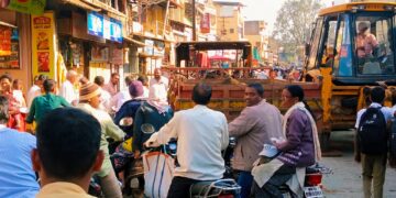 Bhor:भोर शहरात पालिकेचे काम संथ गतीने; व्यापारी वर्गाची संतप्त प्रतिक्रिया वाहतूक कोंडी, नागरीकांची वादावादी