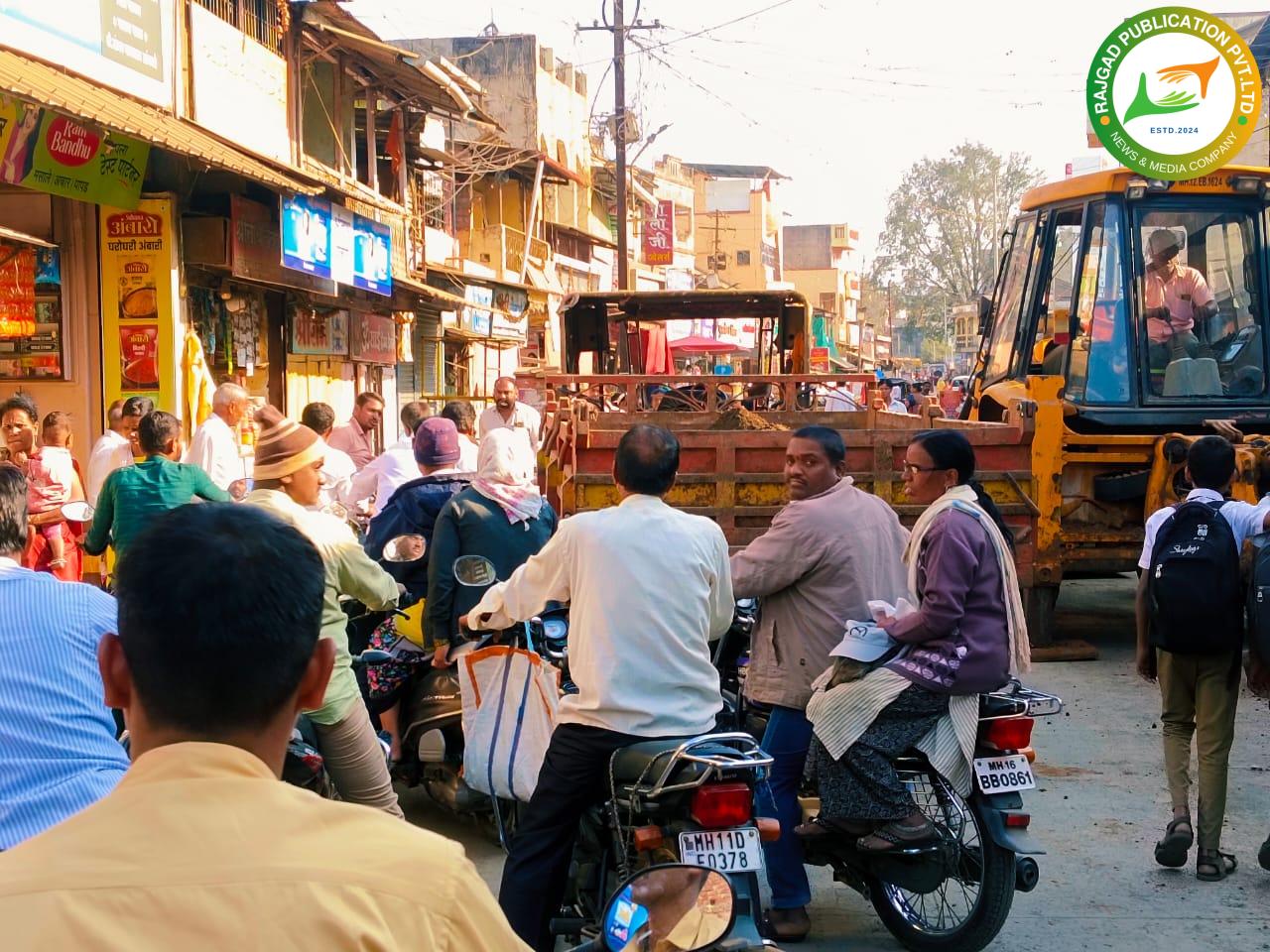 Bhor:भोर शहरात पालिकेचे काम संथ गतीने; व्यापारी वर्गाची संतप्त प्रतिक्रिया वाहतूक कोंडी, नागरीकांची वादावादी