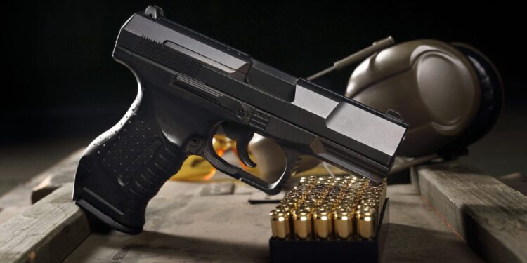 शिरवळः देशी बनावटीचे पिस्टल आणि जिवंत काडतुसेची विक्री करणाऱ्यास रंगेहाथ पकडले; सातारा गुन्हे शाखेच्या पथकाची धडक कारवाई