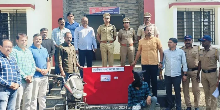 Satara Crime News  गावठी पिस्टल बाळगल्या प्रकरणी एकाला सापळा सचून अटक; सातारा पोलिसांची मोठी कारवाई