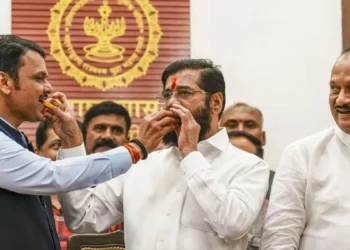 मी शपथ घेतो की……..; मुख्यमंत्री देवेंद्र फडणवीस, उपमुख्यमंत्री एकनाथ शिंदे, उपमुख्यमंत्री अजित पवार यांनी केली शपथ ग्रहण, राज्यात पुन्हा महायुतीचे सरकार…!