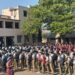 दहावीच्या परीक्षेला सुरुवात: खेड शिवापूर येथील शिवभूमी विद्यालयात परीक्षा केंद्रावर विद्यार्थ्यांसह पालकांची गर्दी