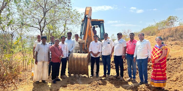शेतकऱ्यांना होणाऱ्या अडचणी होणार दूर; जोगवडी येथे पाणंद रस्त्याच्या कामाचे भूमिपूजन संपन्न