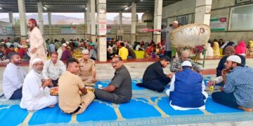 खेड शिवापूर येथे पीर कमरअली दुर्वेश दर्ग्यावर इफ्तार पार्टीस उत्स्फूर्त प्रतिसाद