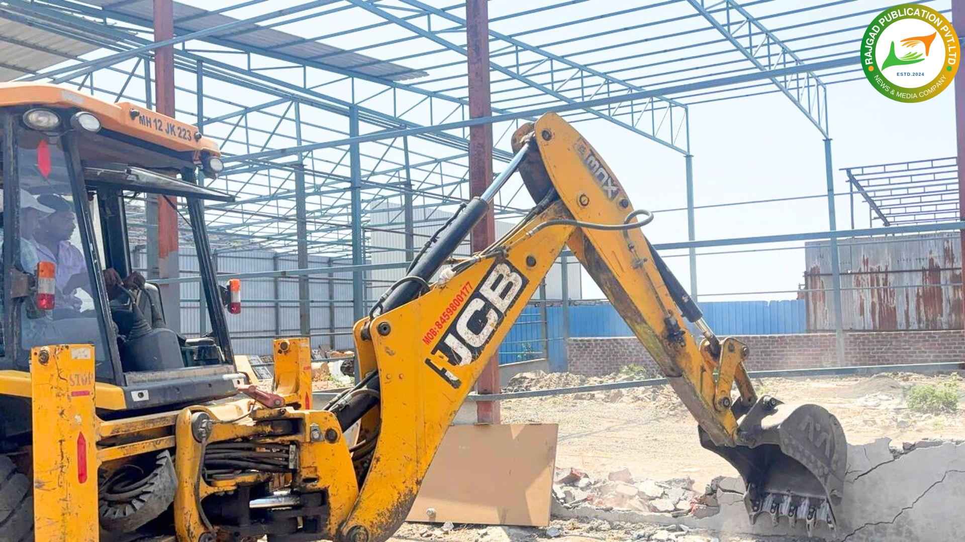 शिंदेवाडीतील अतिक्रमणावर महामार्ग प्राधिकरणाची कारवाई, व्यापाऱ्यांचा विरोध