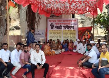 उपोषण : गोगलवाडीतील रस्ताबंदीप्रकरणी प्रांताधिकाऱ्यांच्या निर्णयाची चौकशीची ग्रामस्थांची मागणी, उपोषण सुरू 