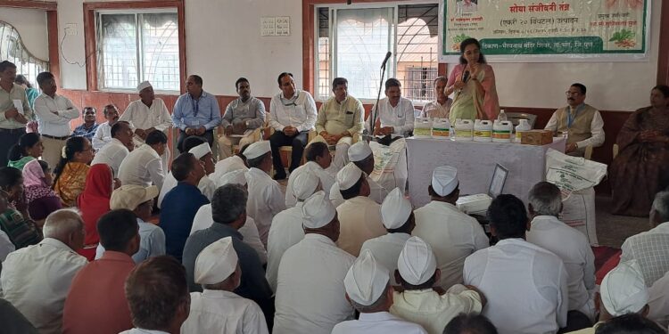 शिवरे येथे खासदार सुप्रिया सुळे यांच्या हस्ते सोयाबीन बियाण्यांचे वाटप