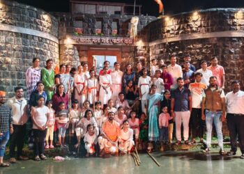 शस्त्रविद्येच्या शिस्तबद्ध प्रशिक्षणाची नेत्रदीपक सांगता; वीर धाराऊ तरुण मंडळाच्या शिबिरात लहानग्या मावळ्यांचे शौर्यदर्शन