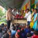 सामाजिक बांधिलकी जपत २०० गरजू विद्यार्थ्यांना शालेय साहित्य आणि दप्तर वाटप : जि.प. शाळेस संतरंज्याही भेट