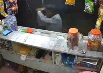 ग्रामीण भागातही कोयता गँग सक्रिय ;पोलिस चौकीच्या हाकेच्या अंतरावर टपरीवर तोडफोड; पोलिसांकडून दुर्लक्ष?