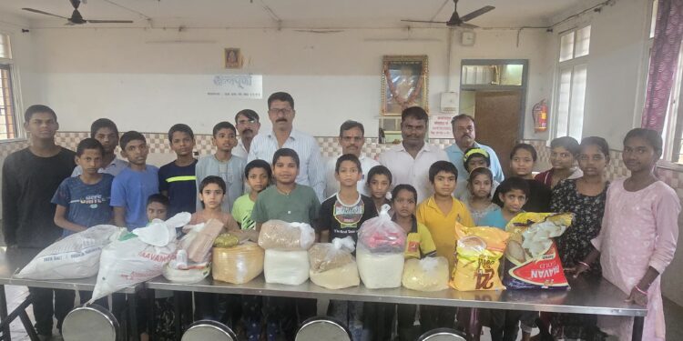 Bhor –  ऍडव्हेंचर प्लसकडून विद्यार्थ्यांना अन्नधान्य वाटप