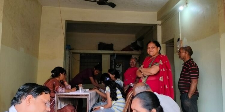 भोरला तुफान मित्र मंडळ व जय मातादी महिला मंडळाकडून १३५ नागरिकांची मोफत आरोग्य तपासणी