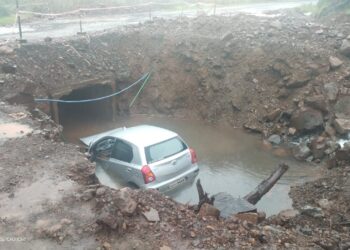 ठेकेदाराच्या हलगर्जी पणाने वरंध घाटात भीषण अपघात : एकाचा मृत्यू, एक जखमी