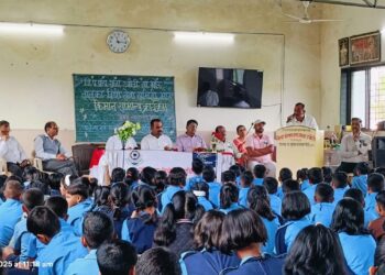 भोर तालुक्यातील उत्राैलीत विद्यार्थ्यांना कायदेविषयक मार्गदर्शन ; २१९ विद्यार्थ्यांनी घेतली पोस्को कायद्याची माहिती 