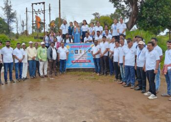 Bhor- सेवा पंधराव्या अंतर्गत महसूल विभागाकडून रायरेश्वर किल्यावर स्वच्छता अभियान