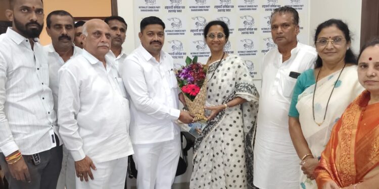 कामथडी–भोंगवली गटात नवे समीकरण; वैभव धाडवे यांचा राष्ट्रवादी (शरद पवार गट) गटात पक्षप्रवेश.