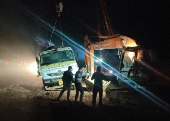 वरंध घाटात पुन्हा अपघात! सिमेंट मिक्सर ट्रकचा तोल सुटला, मोठी दुर्घटना टळली