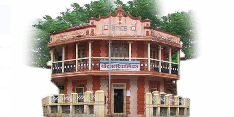 भोर नगरपरिषदेच्या सार्वत्रिक निवडणुकीत शेवटच्या दिवशी नगराध्यक्ष पदासाठी ८, नगरसेवक पदासाठी तब्बल ११५ अर्ज दाखल