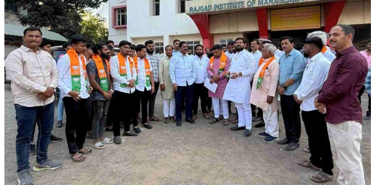 राष्ट्रवादी काँग्रेस (अजित पवार गटाला) खिंडार; निगडे–मोसेतील तरुणांचा भाजपमध्ये जाहीर प्रवेश